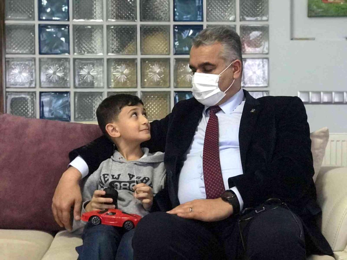 Ahlatcı'dan kanseri yenen Emir'e ziyaret