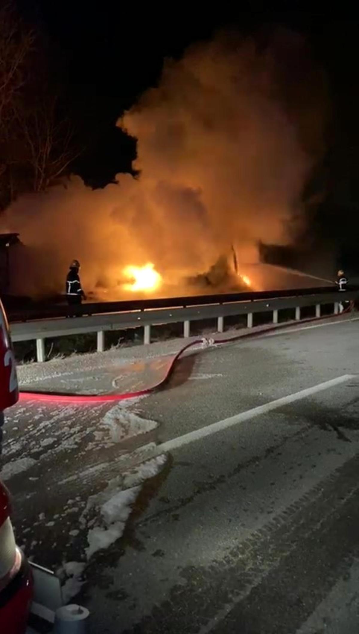Amasya'da tır alev alev yandı