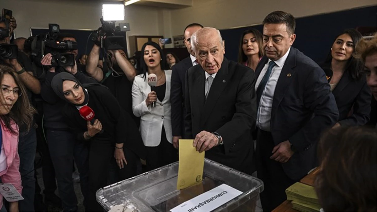 Ankara'da oy kullanan Bahçeli: Yeni yüzyılın ilk seçimi tamamlanmış olmaktadır