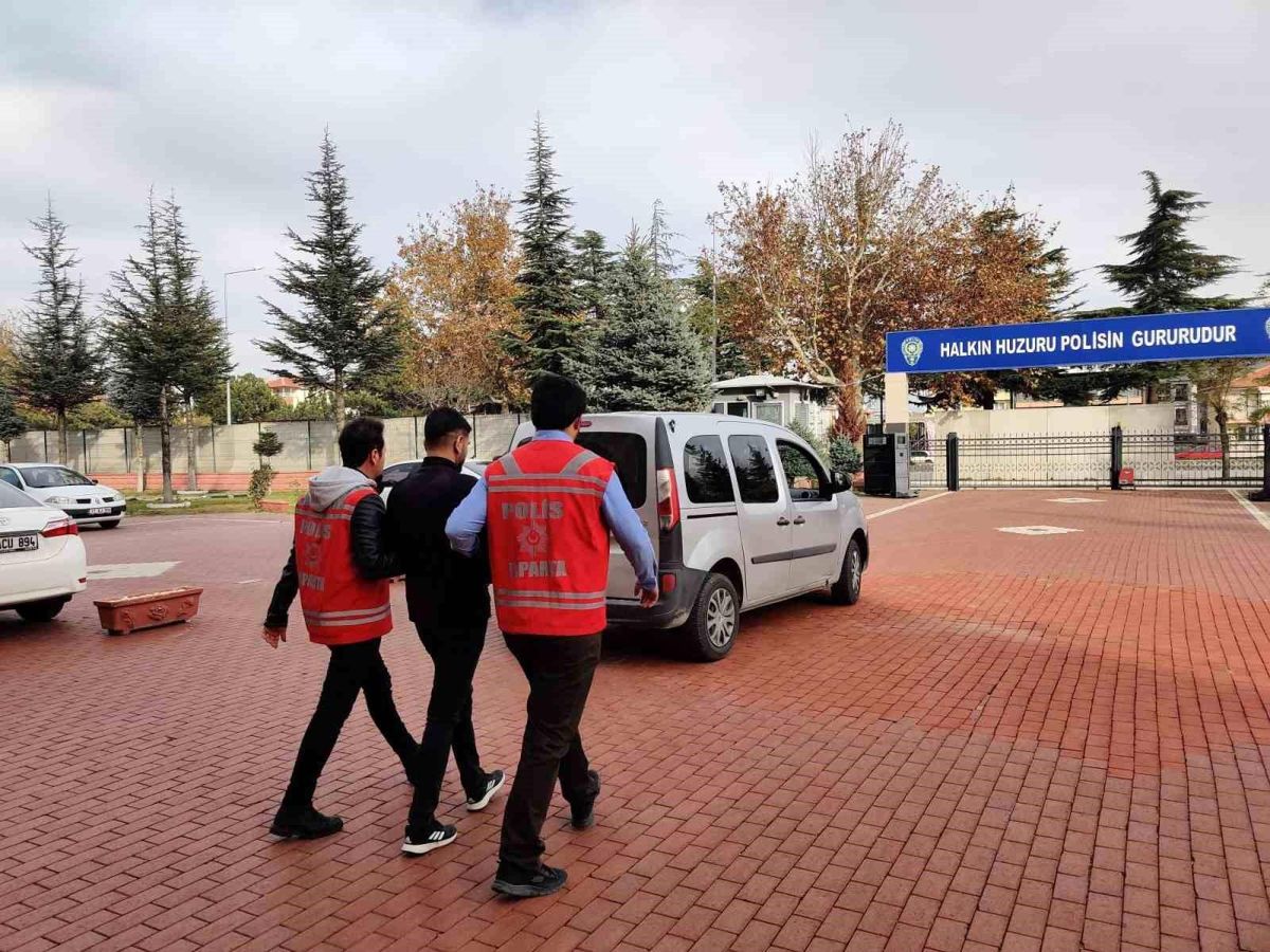 Araç alım-satım sitesi üzerinden dolandırıcılık yapan şahıs Isparta'da yakalandı