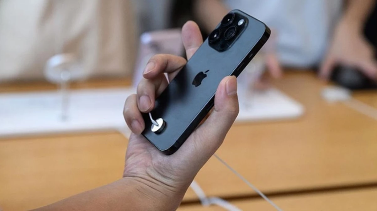 Çin, siber güvenlik endişesiyle memurların iPhone marka telefon kullanmasını yasakladı