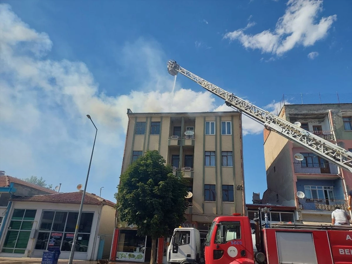 Çorum Alaca'da apartman yangını: Dumandan etkilenen kişi tedavi altına alındı