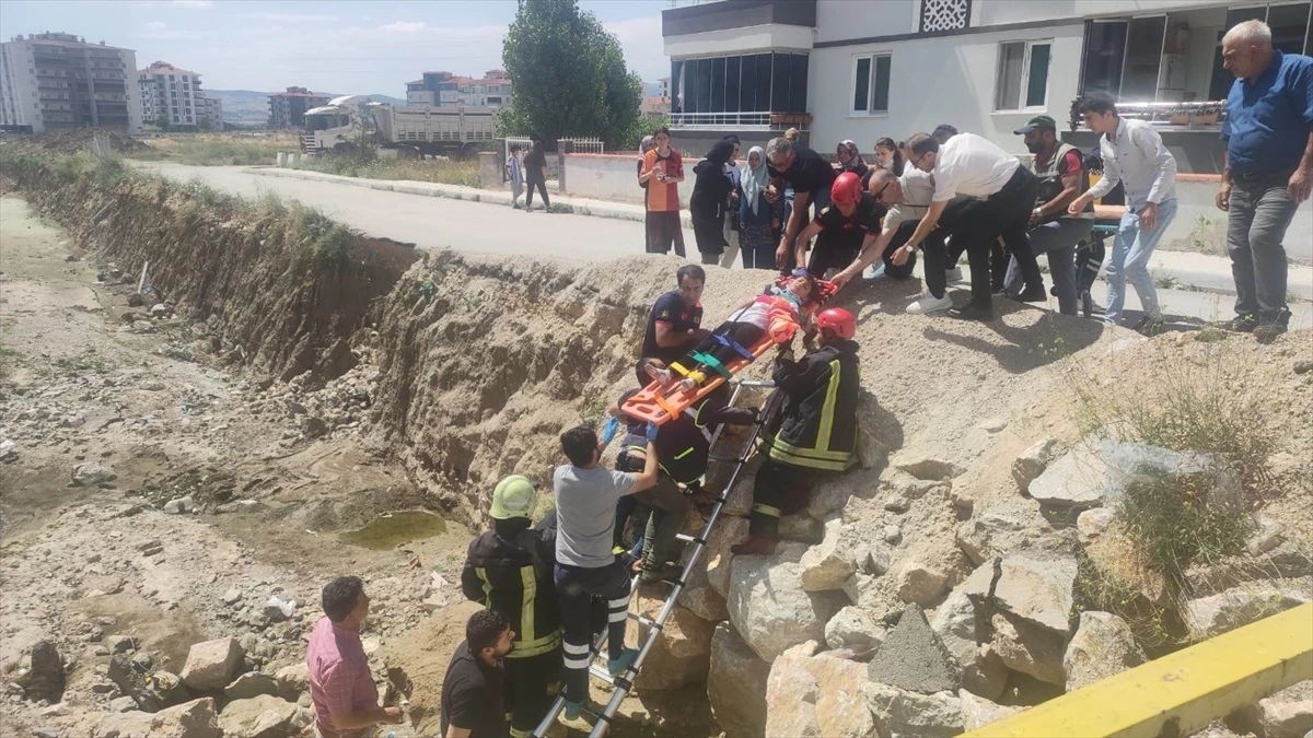 Çorum'da bisiklet kullanırken dere yatağına düşen çocuk yaralandı