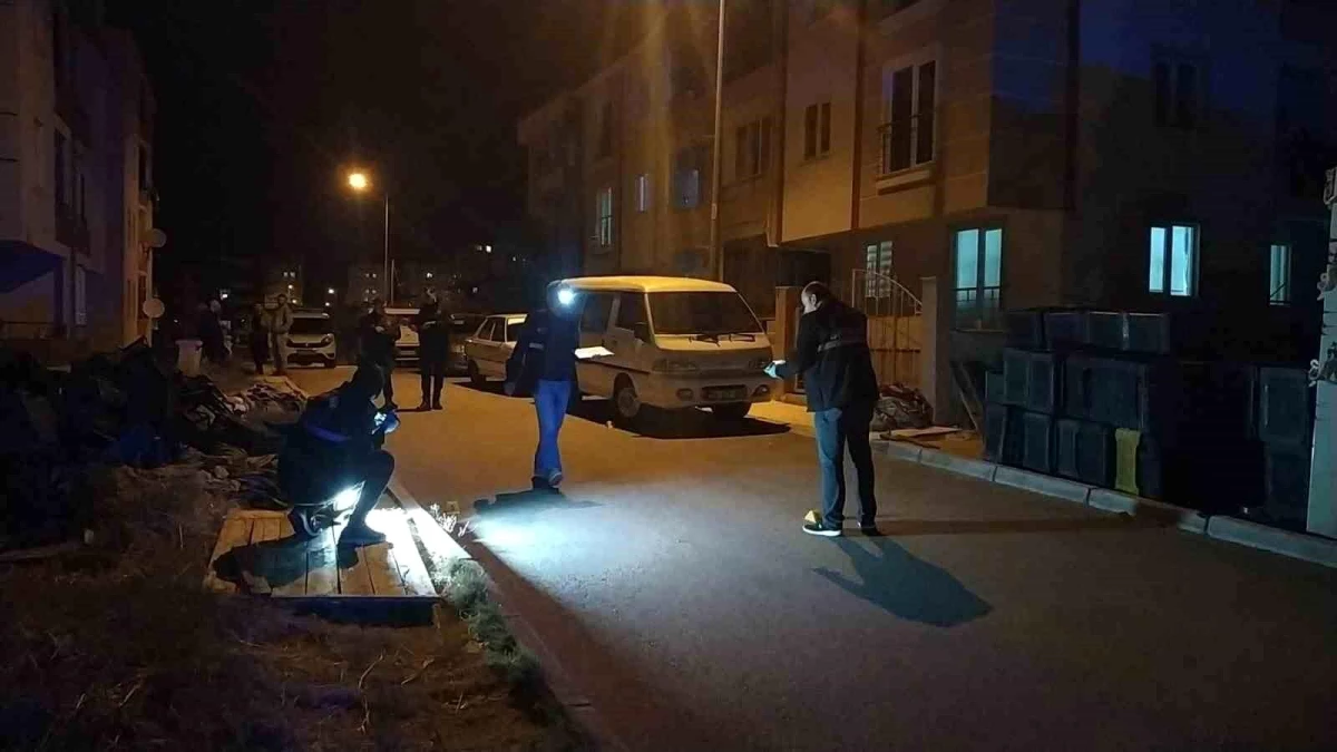 Çorum'da husumetli şahısların evinin önünde silahlı kavga