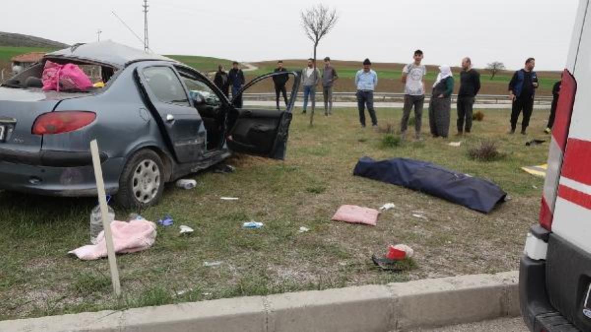 ÇORUM'DA İKİ OTOMOBİL ÇARPIŞTI: 1 ÖLÜ, 5 YARALI