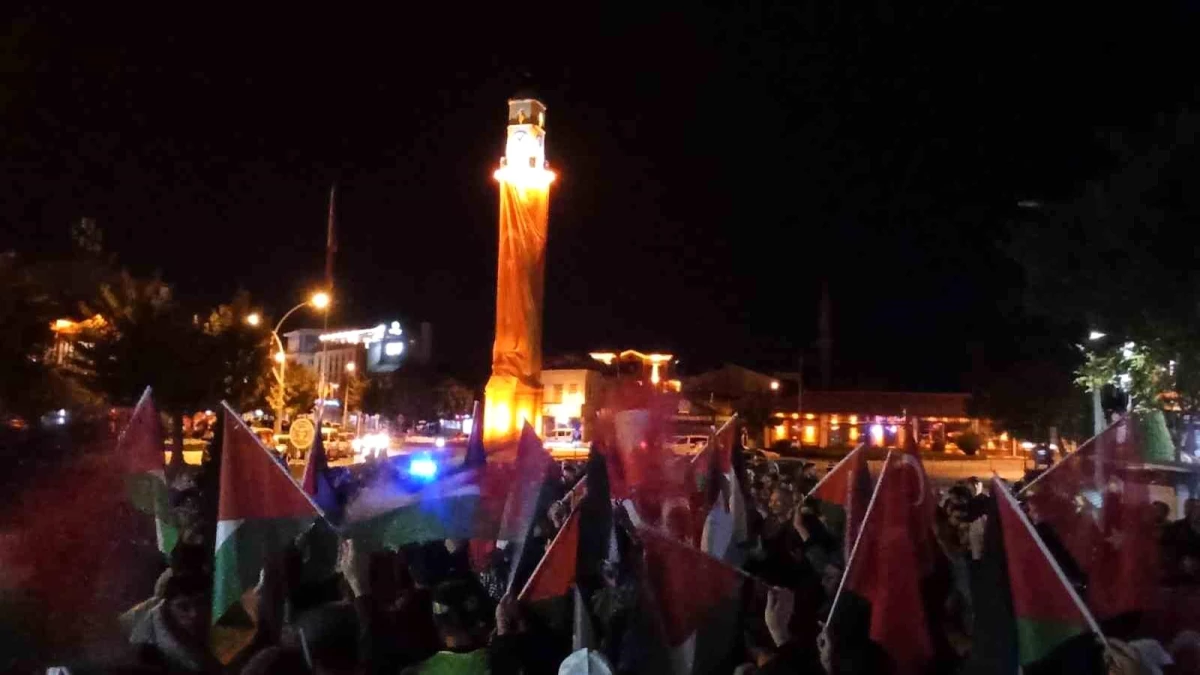 Çorum'da İsrail saldırısını protesto etmek için sokaklara çıkıldı