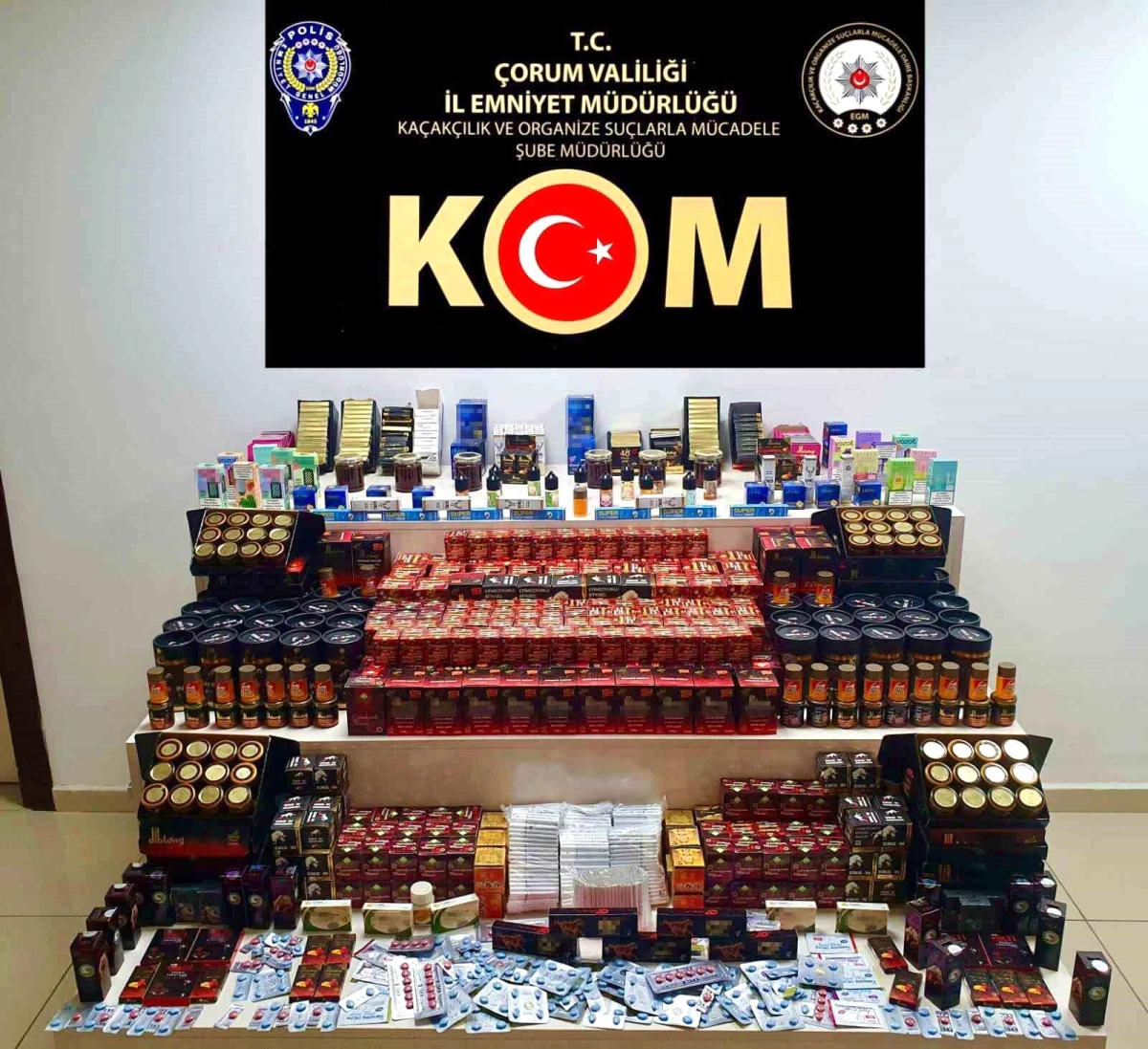 Çorum'da Kaçakçılık Operasyonunda Çok Sayıda Kaçak İçki ve Silah Ele Geçirildi