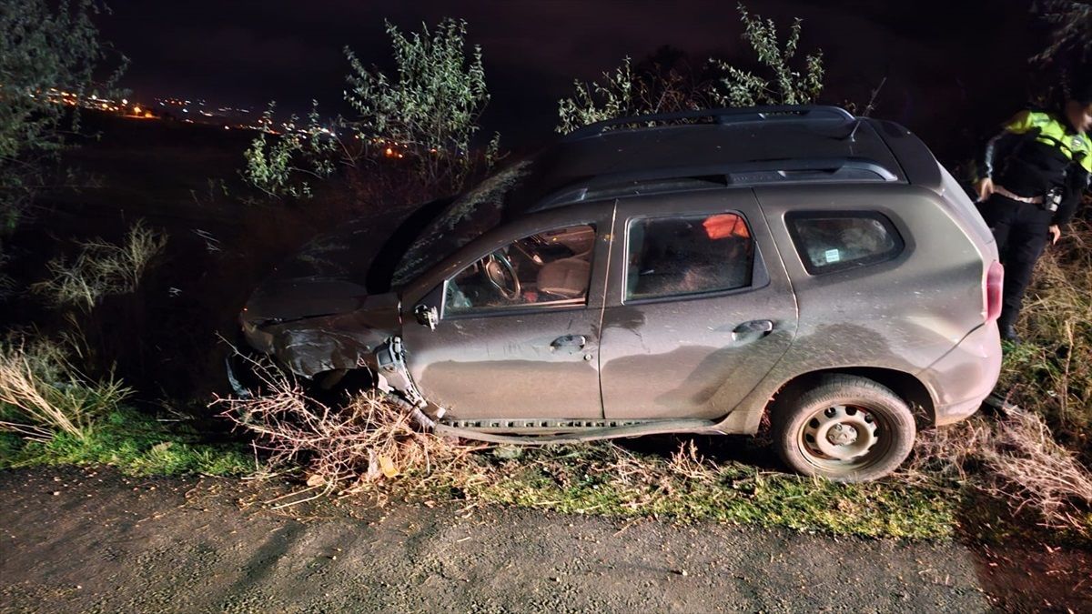 Çorum'da kaza yapan otomobildeki 4 kişi kaza yerinden kaçtı