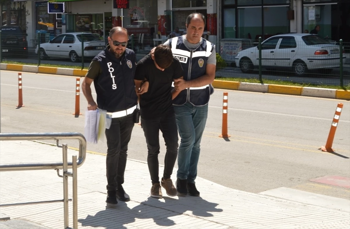 Çorum'da Kendisini Savcı Olarak Tanıtan Dolandırıcı Tutuklandı