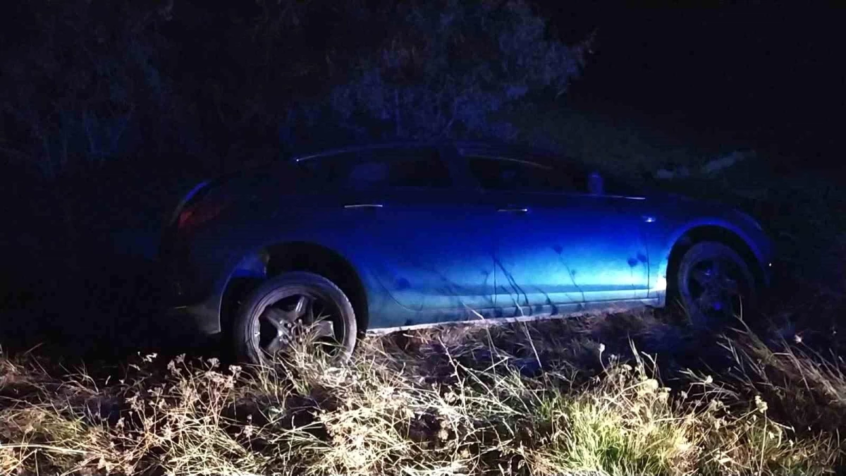 Çorum'da Kontrolden Çıkan Otomobil Tarım Araziye Devrildi