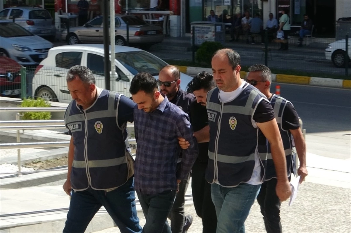 Çorum'da kuyumcuya sahte altın satan 2 zanlı tutuklandı