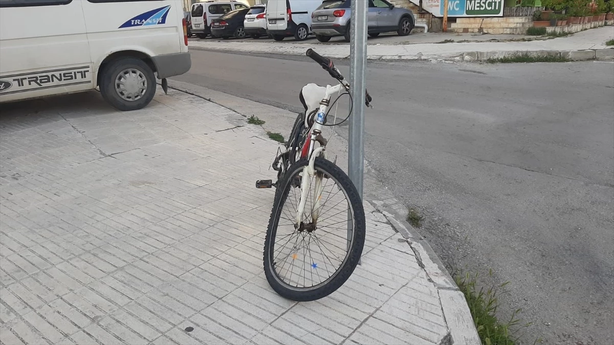 Çorum'da otomobilin çarptığı bisikletteki çocuk yaralandı