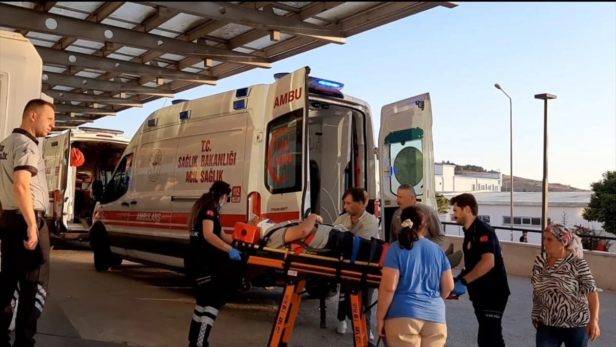Çorum'da traktör devrildi, sürücü yaralandı