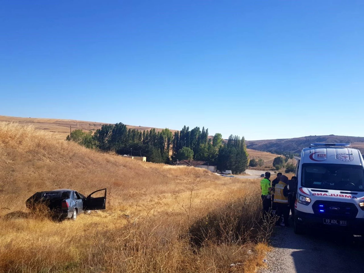 Çorum'un Alaca ilçesinde otomobil şarampole uçtu: 2 yaralı