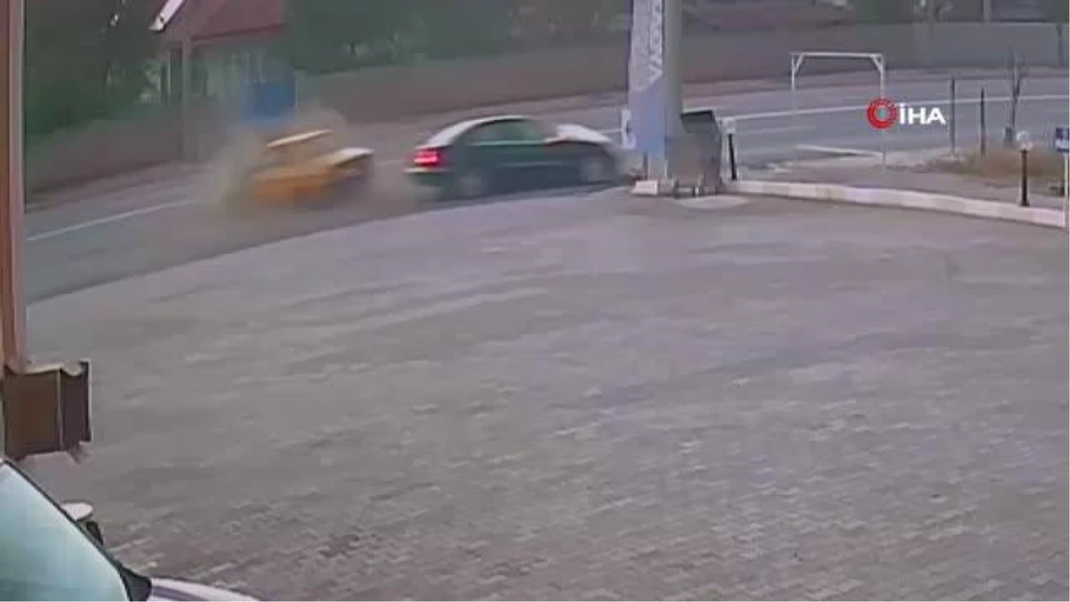 Çorum'un Alaca ilçesinde trafik kazası: 3 kişi yaralandı