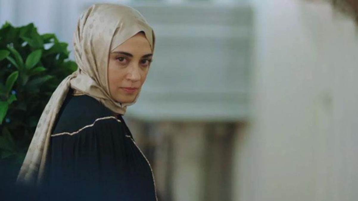 Kızılcık Şerbeti'nin Nursema'sından iddialı poz! Hayranları güzel oyuncuyu yere göğe sığdıramadı