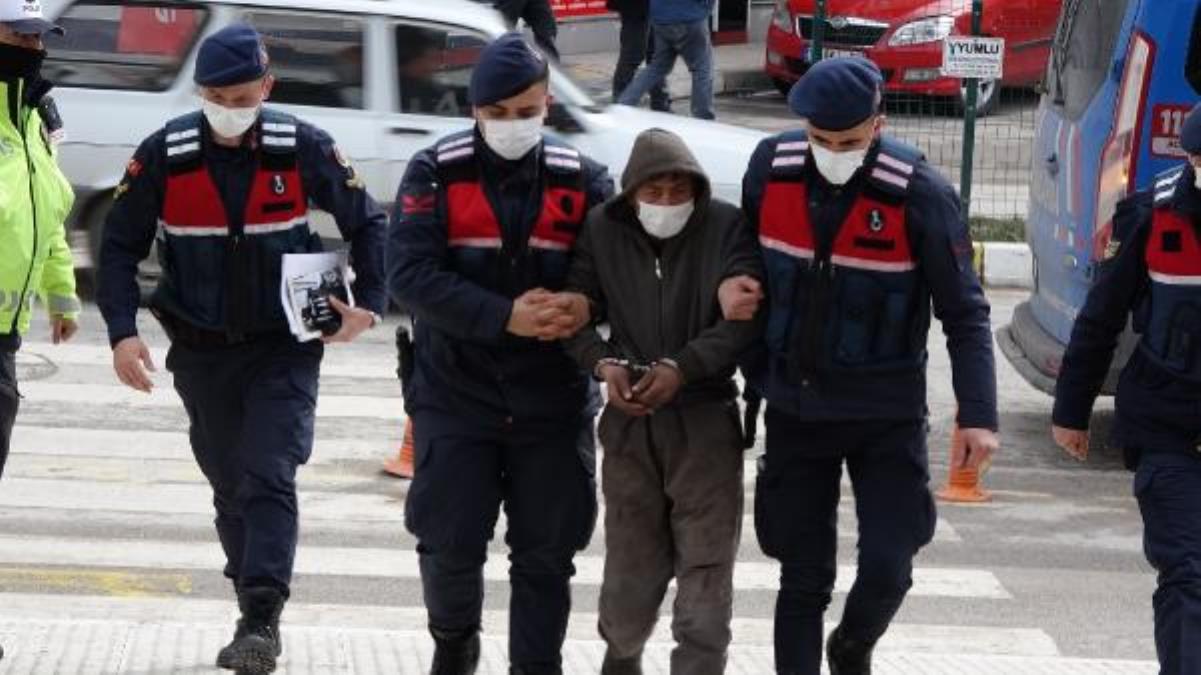 KOMŞUSUNU CAMİ ÇIKIŞI TÜFEKLE VURARAK ÖLDÜRDÜ