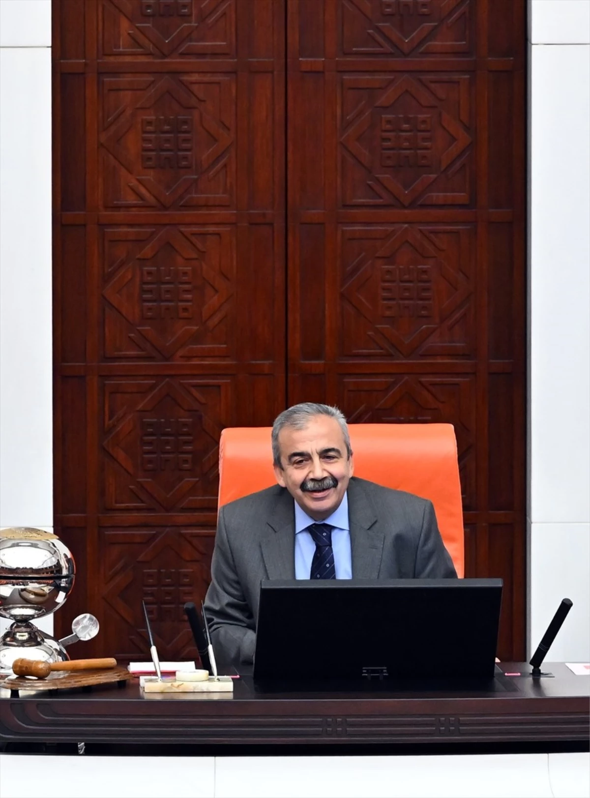 Meclis Başkanvekili Sırrı Süreyya Önder'den yeni yasama yılına ilişkin mesaj