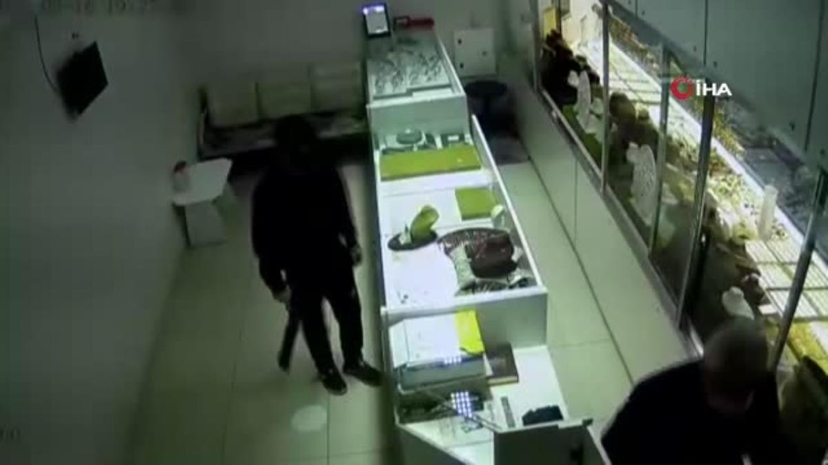 Müşteri gibi girdikleri kuyumcuyu böyle soymuşlardı... Çalınan o altınlar mezarlıktan çıktı
