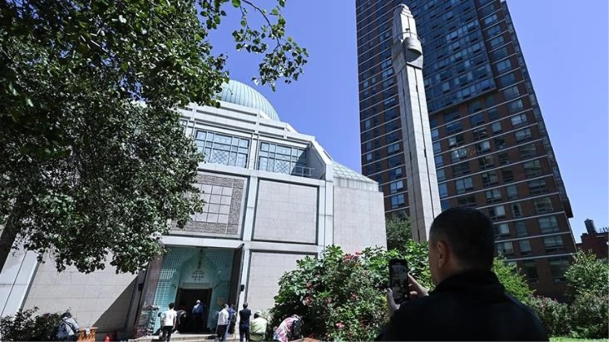 New York'ta bir ilk! Ezan sesi hoparlörlerden dışarıya verildi