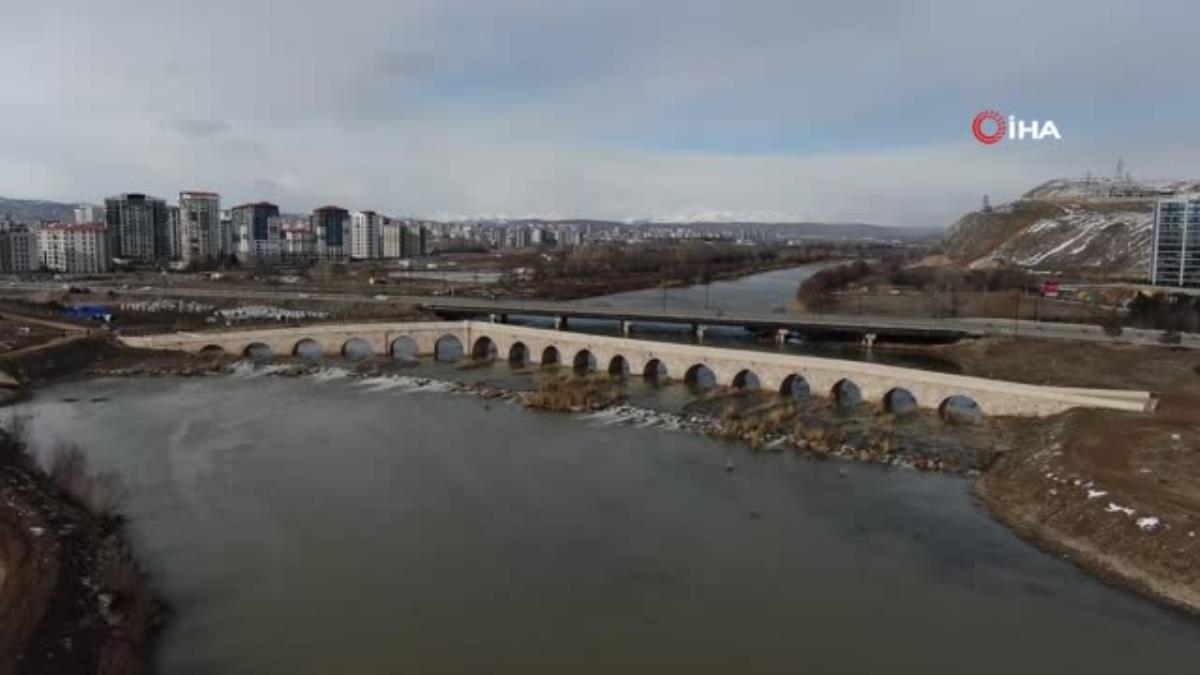 Otlağa dönüşen Türkiye'nin en uzun nehri Kızılırmak'ta şimdi saniyede 56 metreküp su akıyor