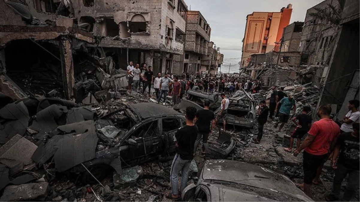 Son Dakika: İsrail, Gazze'deki Bureij Mülteci Kampı'nı bombaladı! En az 20 kişi yaşamını yitirdi, çok sayıda yaralı var