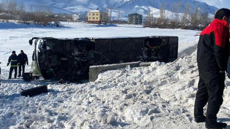 Son dakika! Van'da yolcu otobüsü devrildi! Yaralılar var