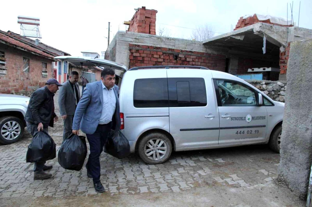 Sungurlu Belediyesi'nden Esme köyüne gıda yardımı