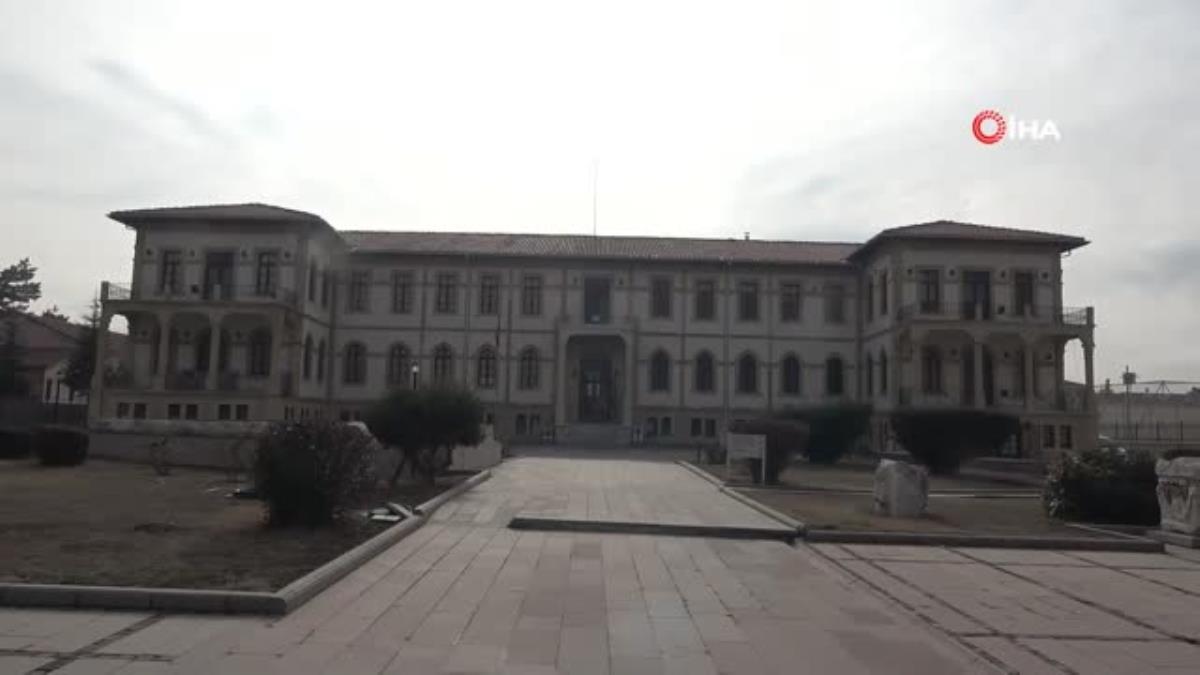Tarihe sahip çıkan jandarma 155 eseri müzeye kazandırdı