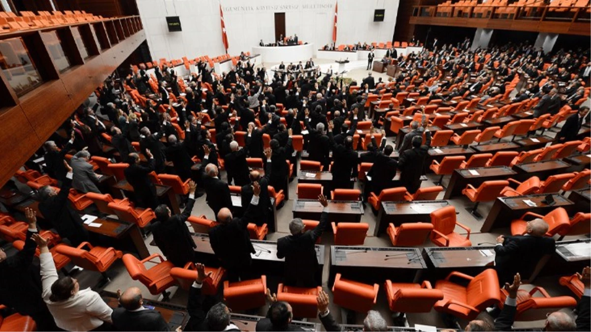 TBMM'de Merdan Yanardağ gerilimi! CHP'li Başarır, AK Partili Çelebi'ye sert sözlerle yüklendi