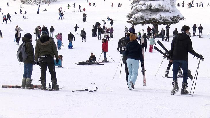 Uludağ'da kayak pistleri dolu