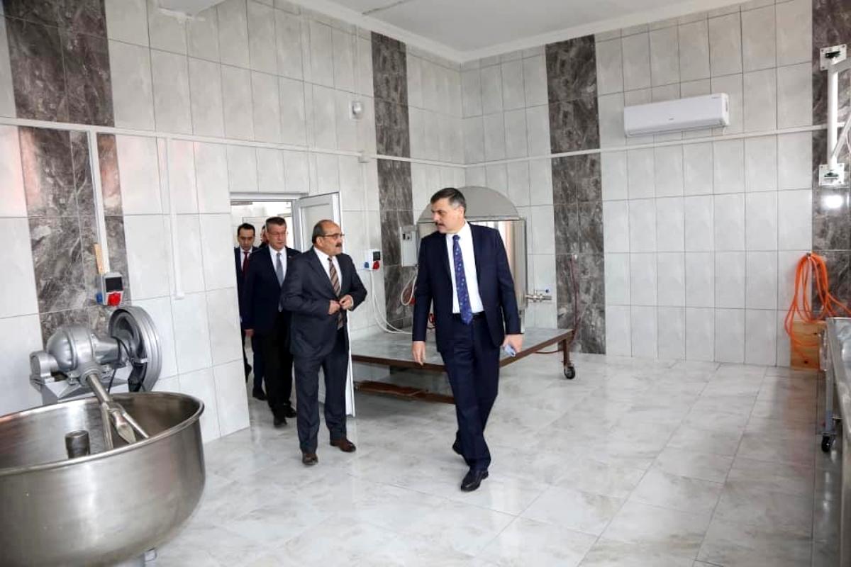 Vali Çiftçi Kargı tulum peyniri tesisi'ni inceledi