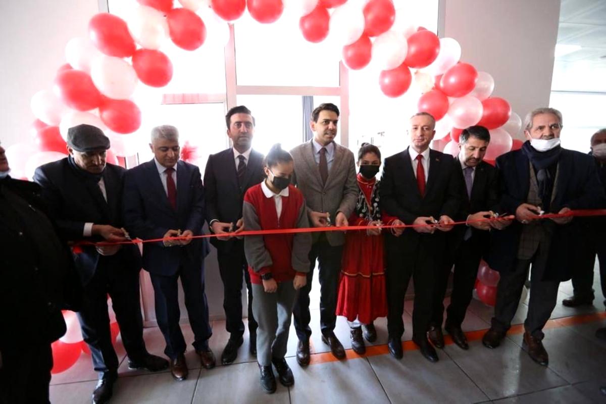 YTB, Hanau saldırısı kurbanı Gökhan Gültekin için kütüphane açtı